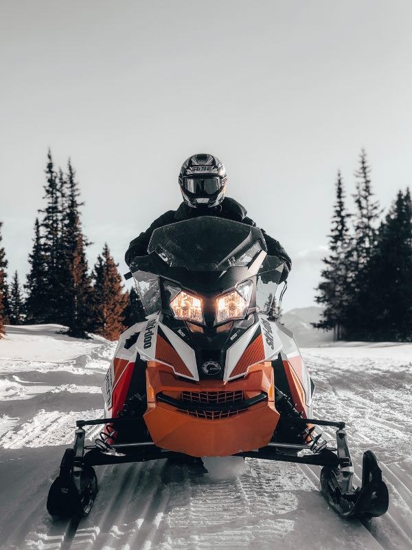 Moto de nieve en Finlandia